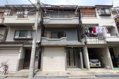 閑静な住宅街に立地してます。南向きに付日当たり・通風良好です。