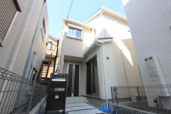 令和２年建築の新しいお家です。大変綺麗にお使いです。