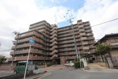 閑静な住宅街に立地してます。外観も綺麗なマンションです。