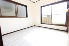 南側のお部屋で大変明るいお部屋です。