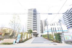 ペットと暮らせるマンションです。近隣商業施設も充実してます。